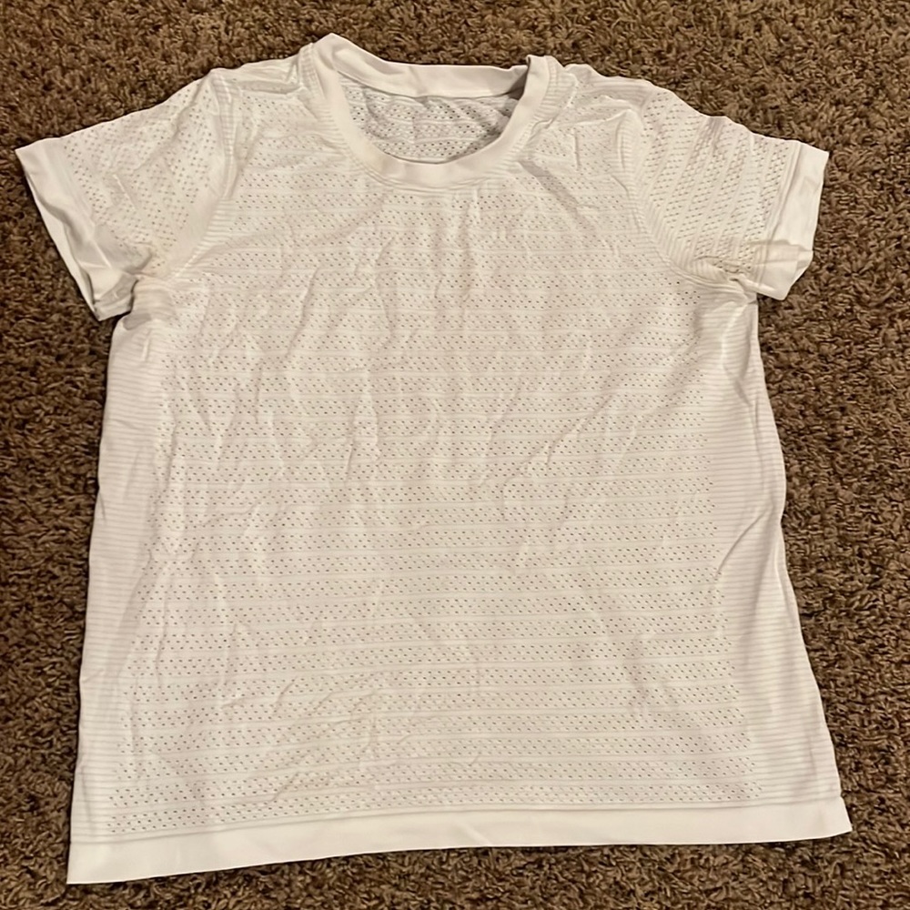 Lululemon short sleeved top